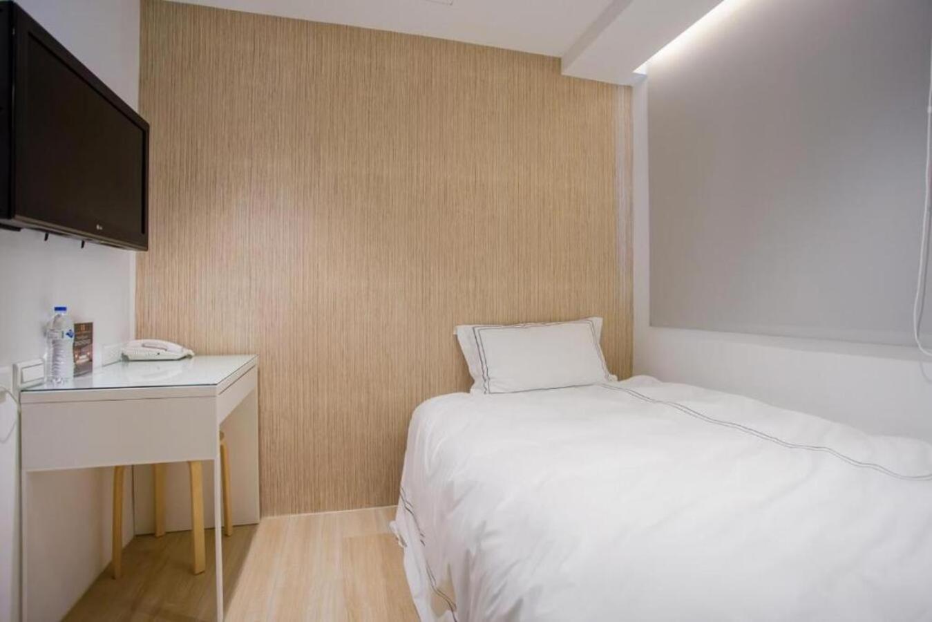 Mini West Hotel 22/50
