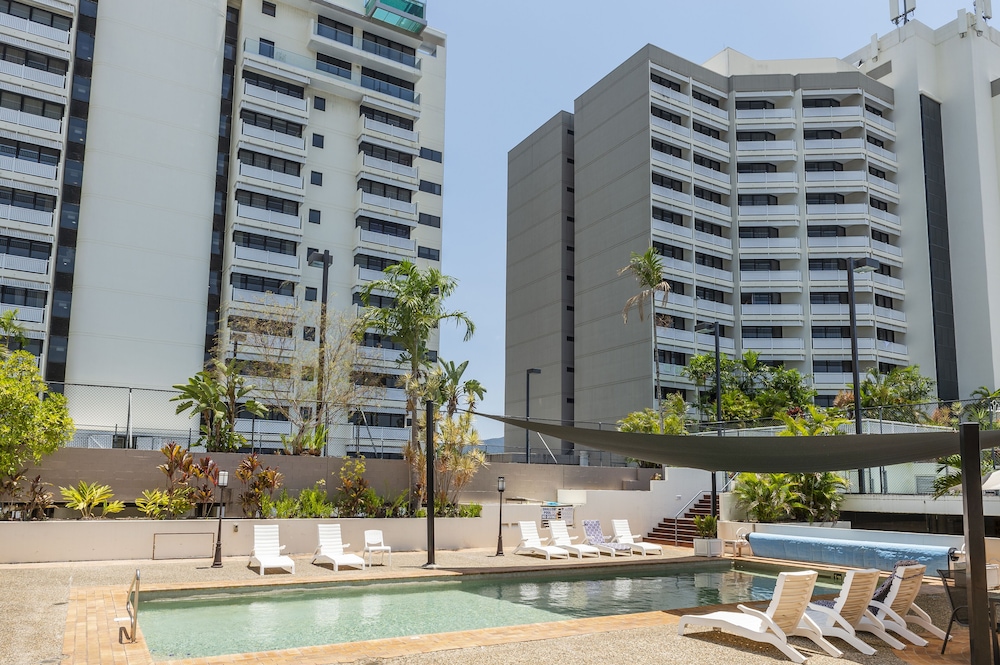 Rydges Esplanade Resort 64/68