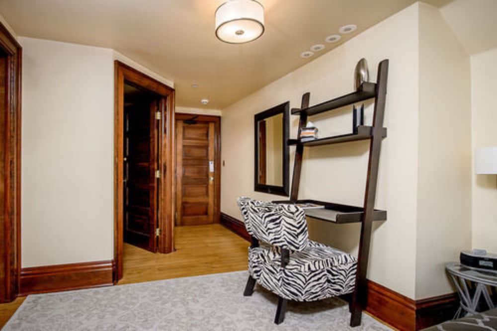 Blackwell Hotel 33/50