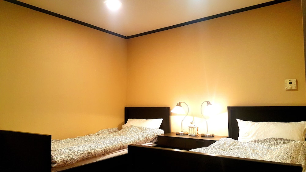 DELUXE, TWIN BEDS, ANNEX, MAIN BUILDING