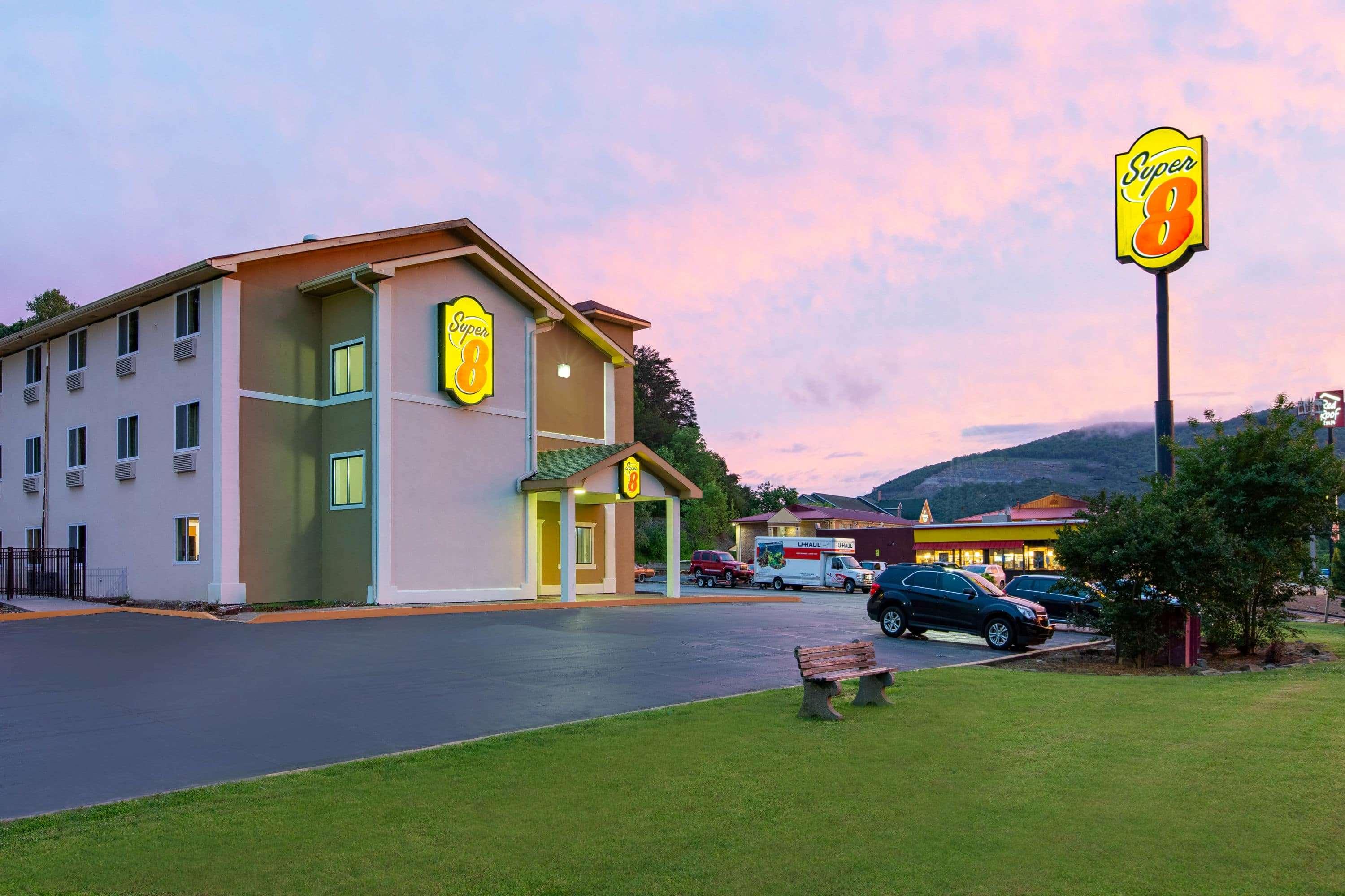 Super 8 By Wyndham Chattanooga Lookout Mountain Tn 16/21