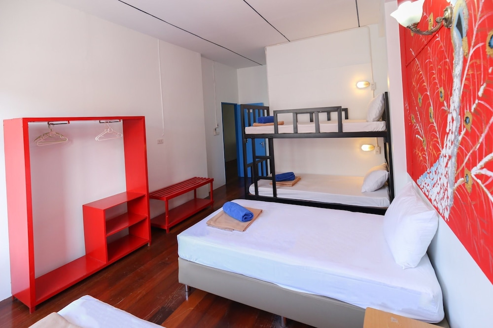Phuket Old Town Hostel 12/61