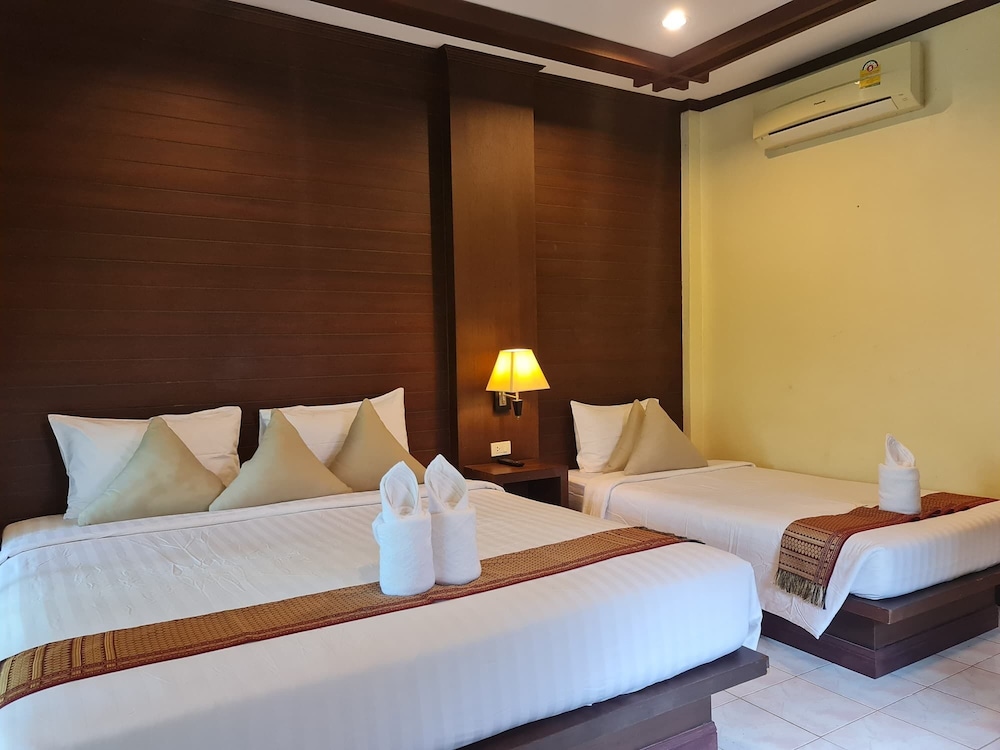 Clean Beach Resort 26/54