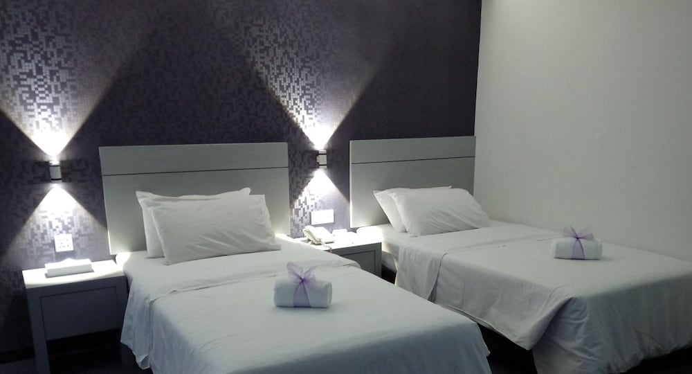MUAR TRADERS HOTEL 13/26