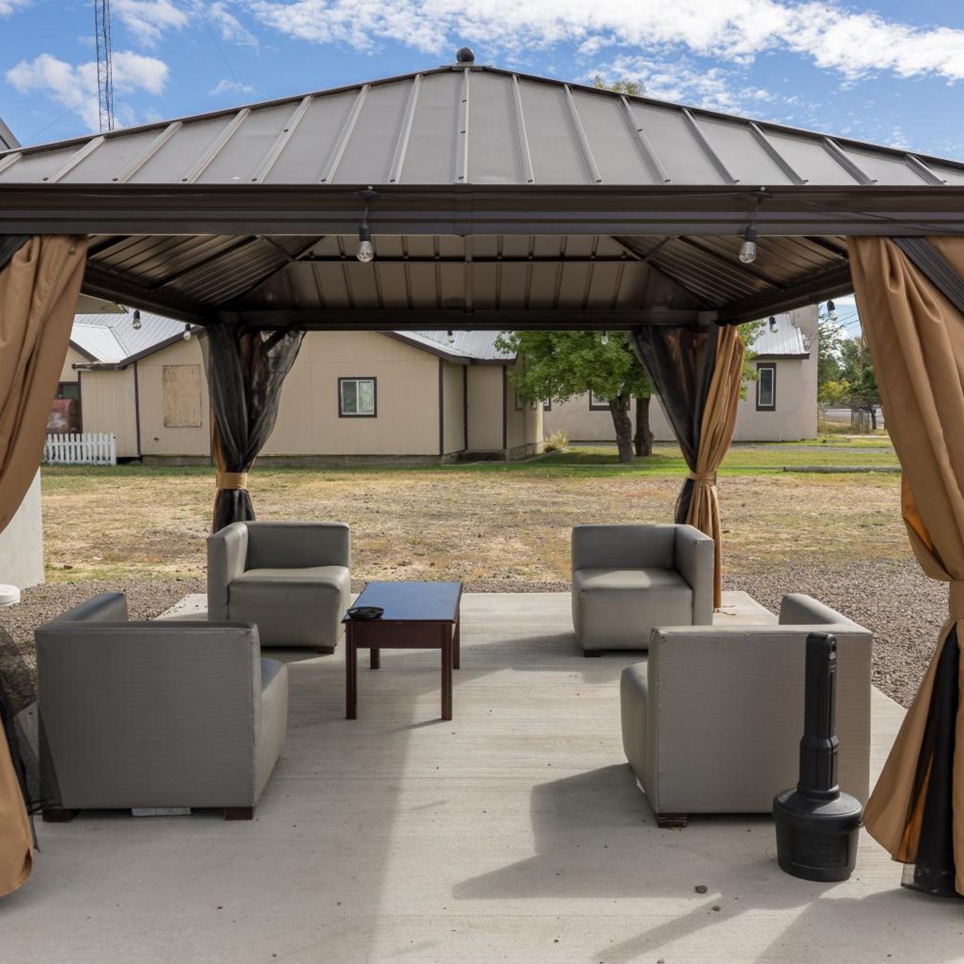Oregon Trail Inn and Suites 44/50