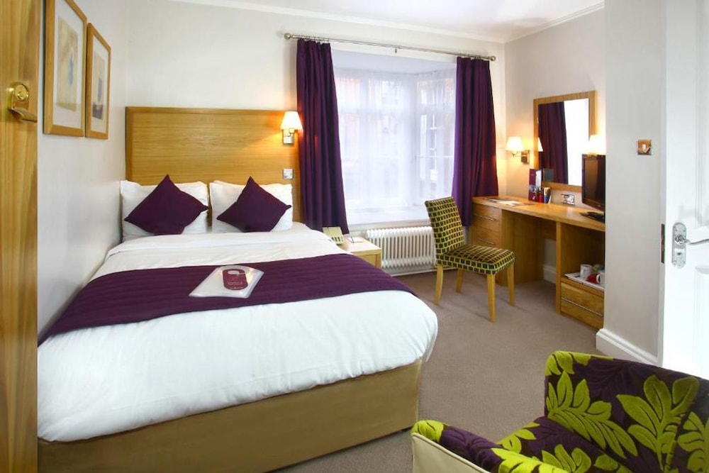 Chequers Hotel 23/58