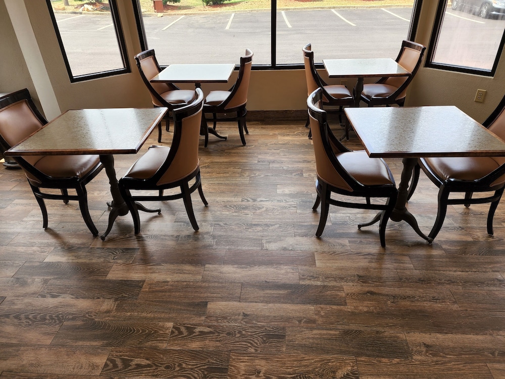 Days Inn by Wyndham Clemson 24/36