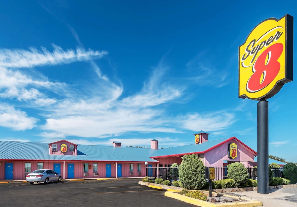 Super 8 by Wyndham Eastland 10/15