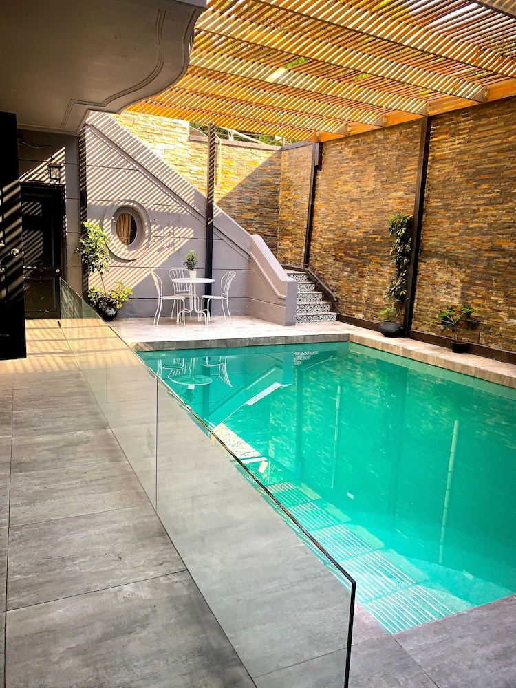 swimming pool spa