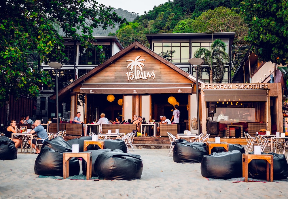 15 Palms Beach Resort 48/56
