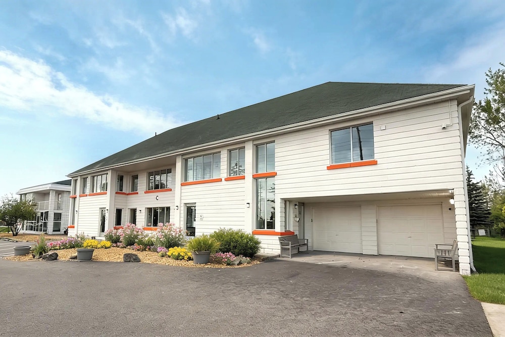 Howard Johnson by Wyndham Brampton 36/41