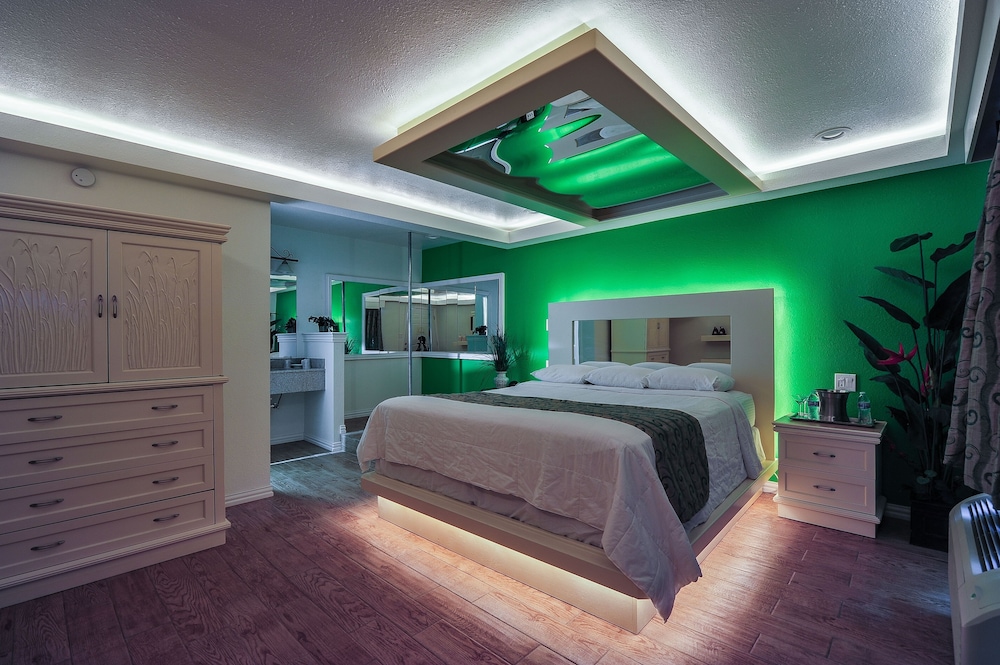 Romantic Inn Suites 33/43