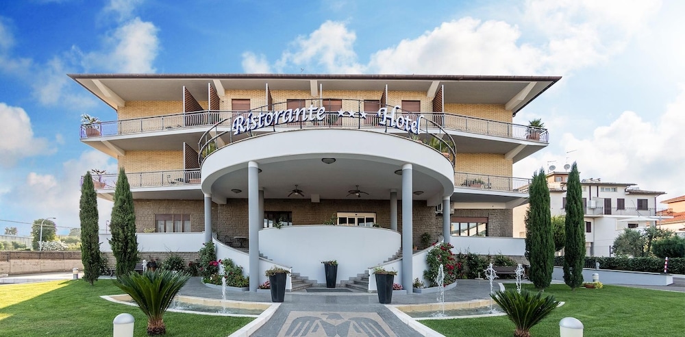 Aquila Hotel 2/16