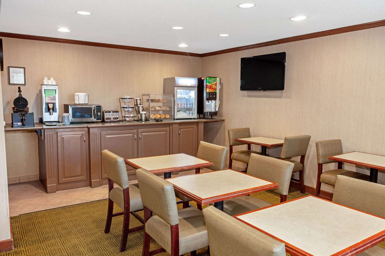 La Quinta Inn Suites By Wyndham Stevens Point 19/24