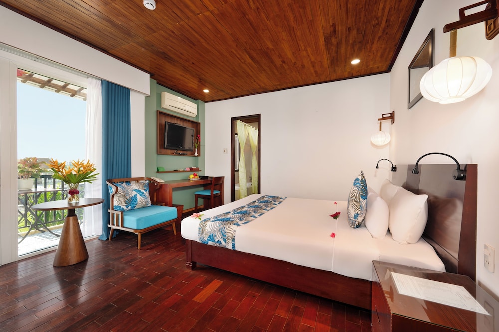 Vinh Hung Riverside Resort 16/78