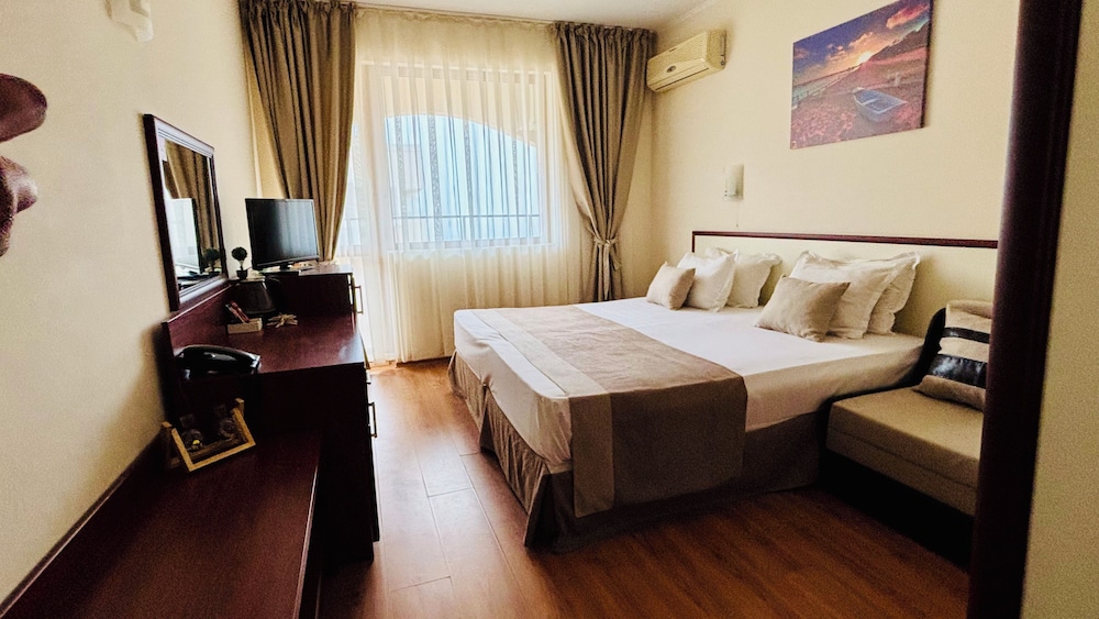 Hotel South Nights 20/48