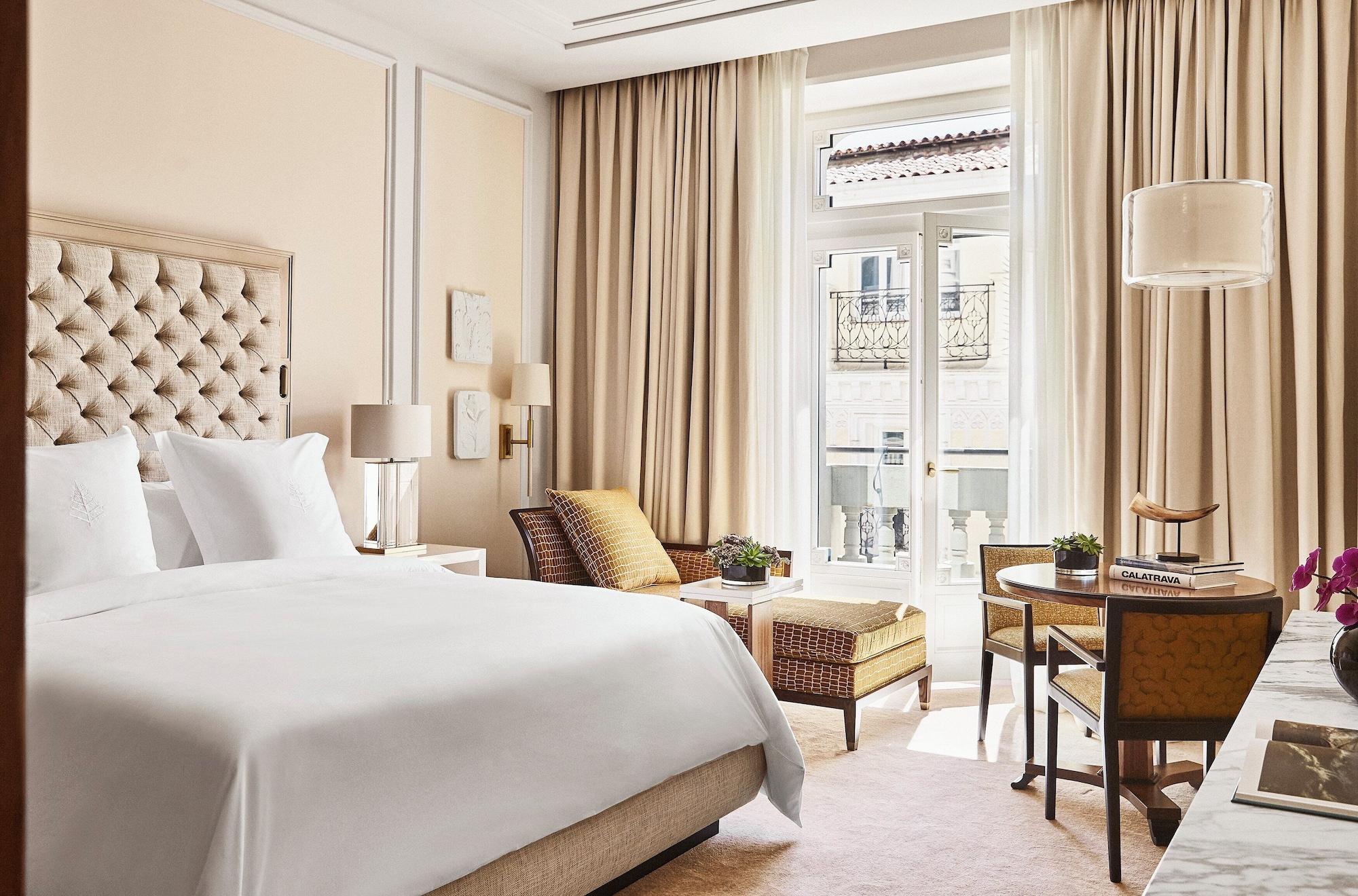 Deluxe, Balcony