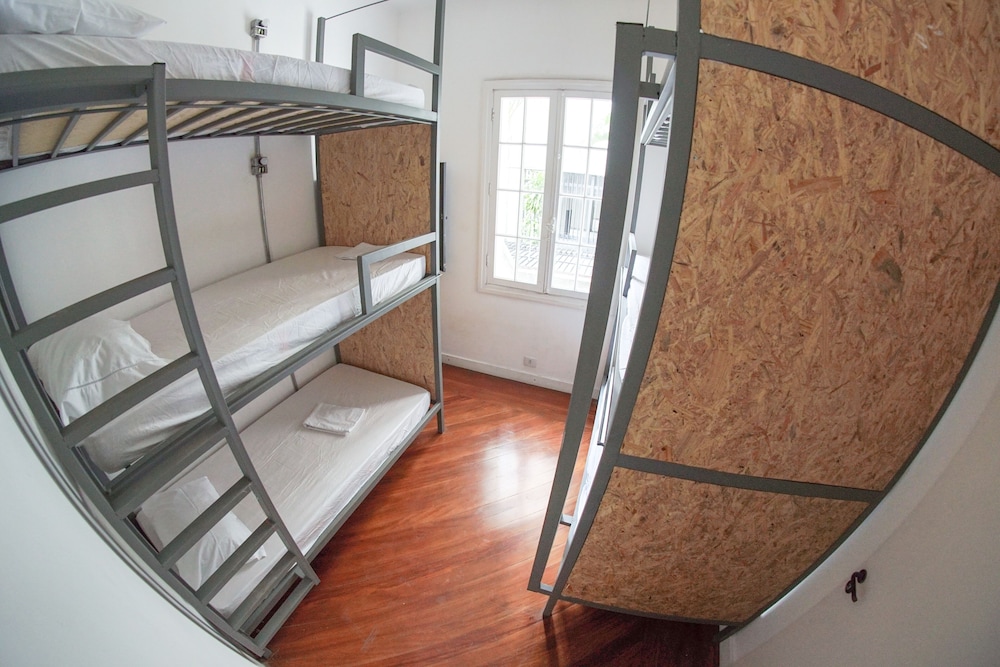 Quintal Hostel 24/40