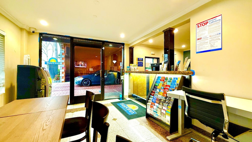 Days Inn By Wyndham Los Angeles Lax Redondo Manhattan Beach 45/56