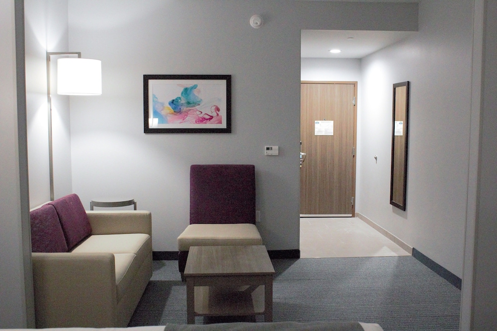 Days Inn & Suites by Wyndham Houston NW Cypress 21/26