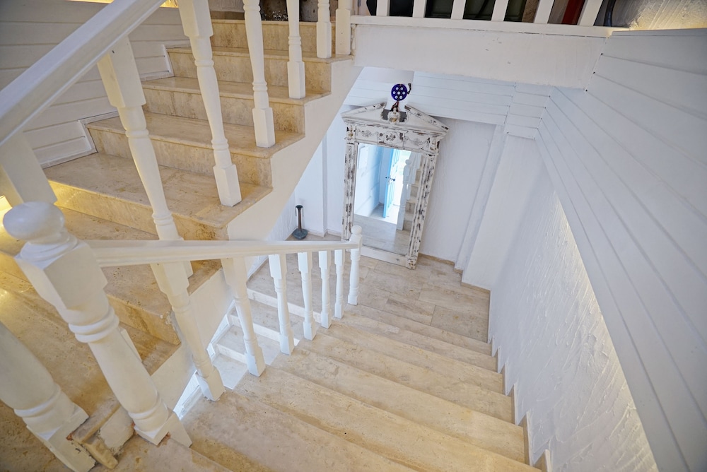 Alacati Private Hotel - Adults Only 8/17