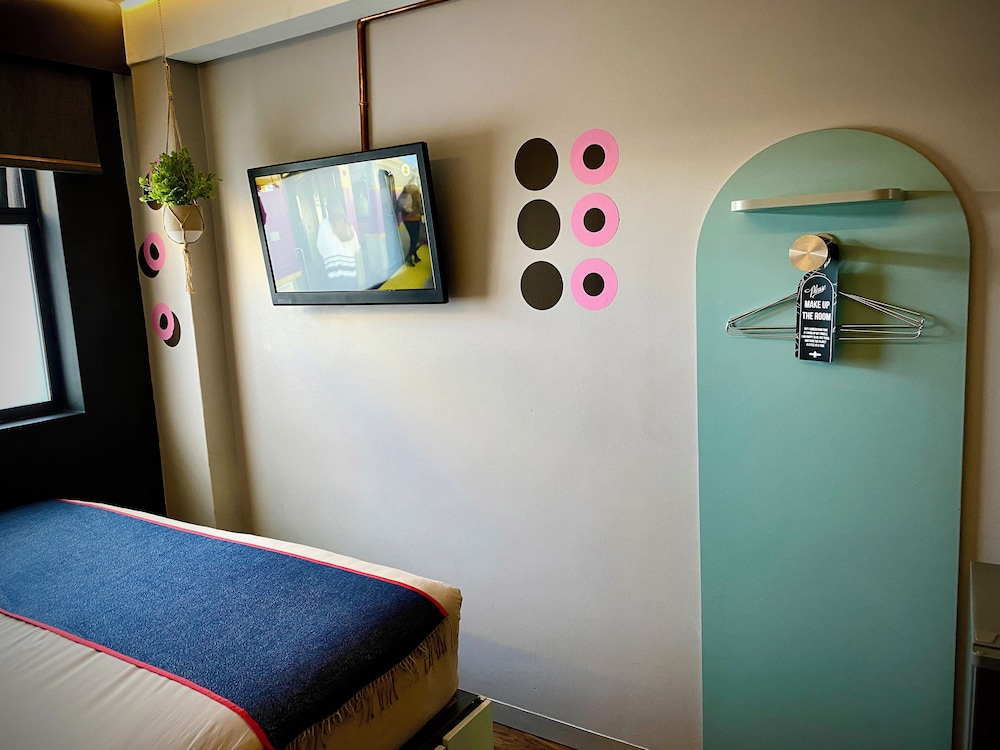 Bannister Hotel 34/50