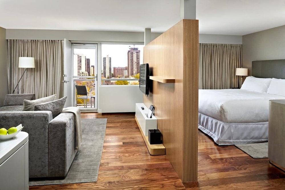 The James Hotel 39/48