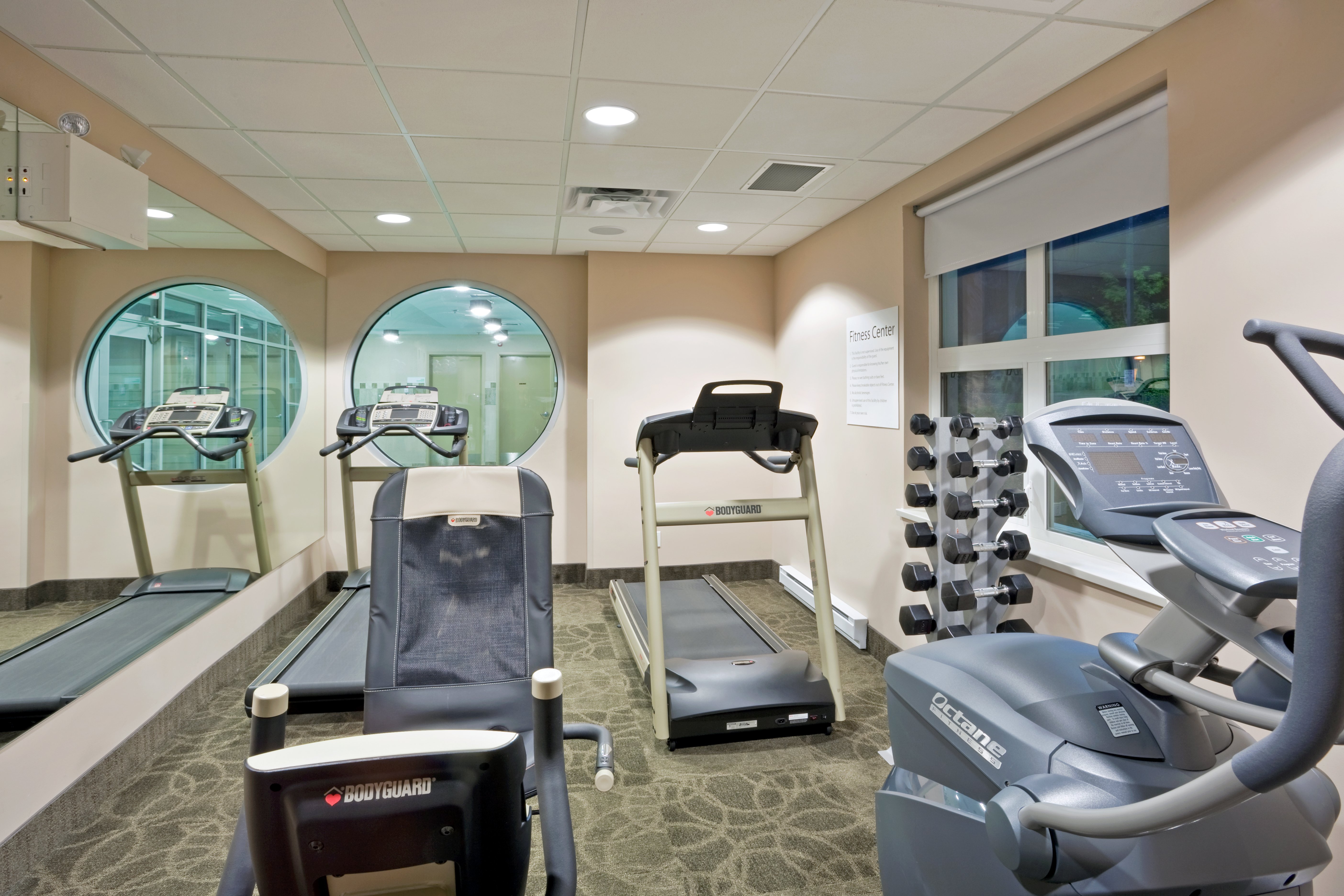 Holiday Inn Hotel Suites Surrey East Cloverdale 41/75