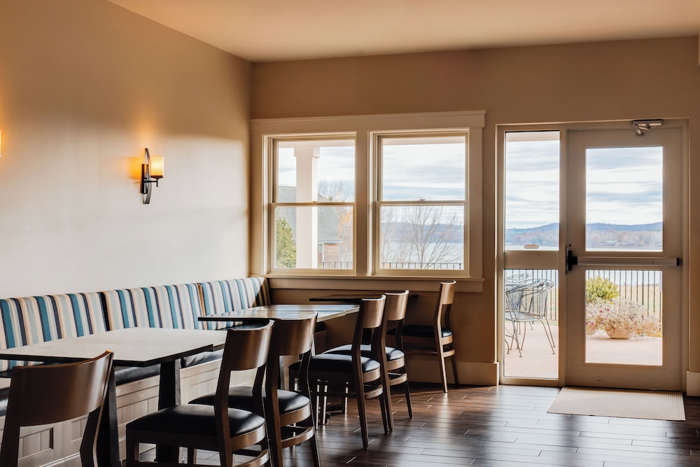 Belfast Harbor Inn 49/64