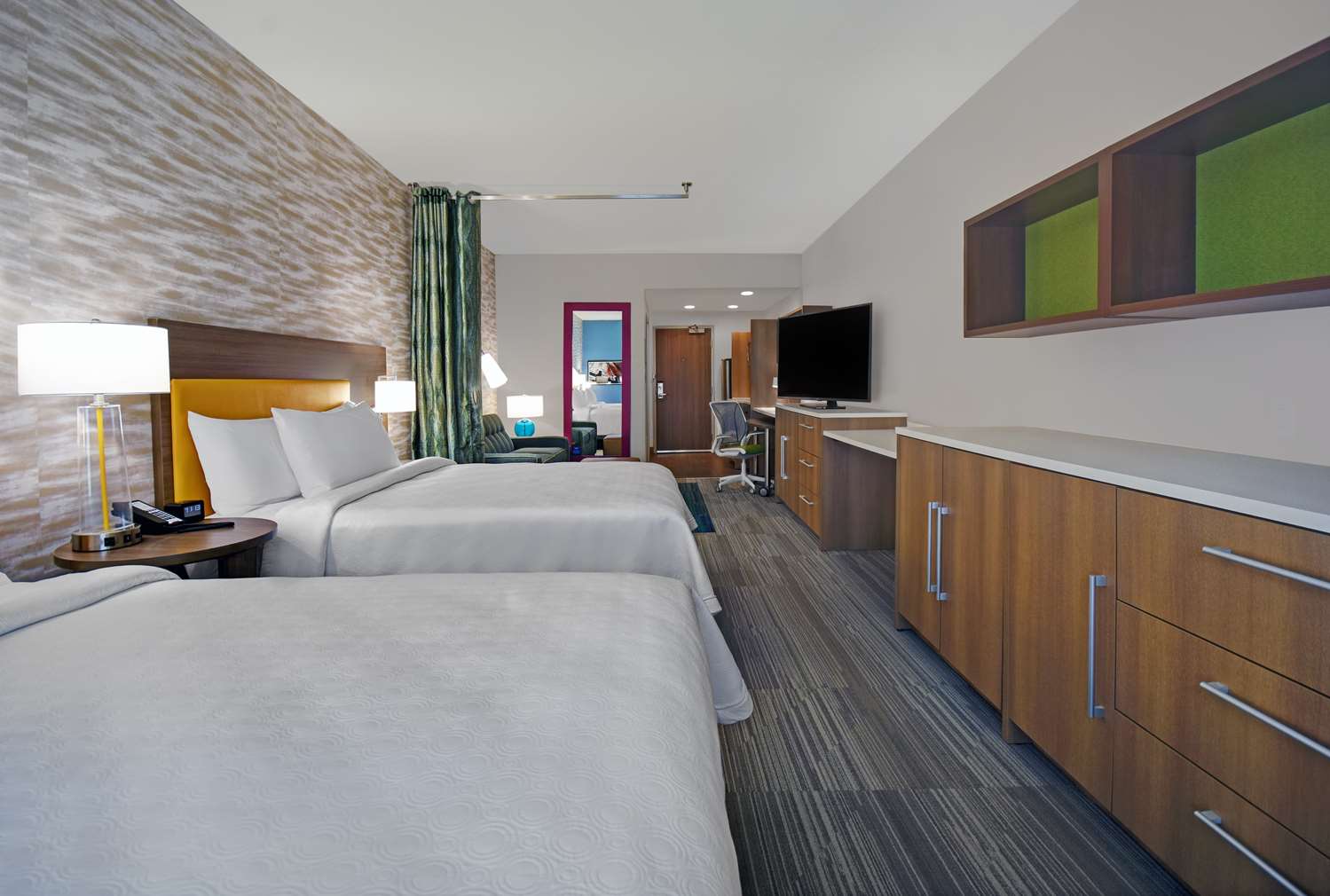 STUDIO, 2 QUEEN BEDS
