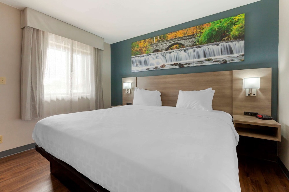 Red Roof Inn & Suites Tomah 17/57