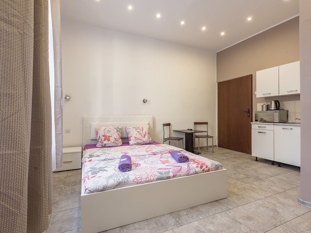 Hostel 70s 19/29