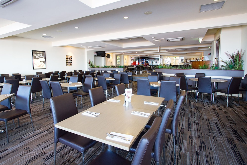 ESPLANADE HOTEL 44/56