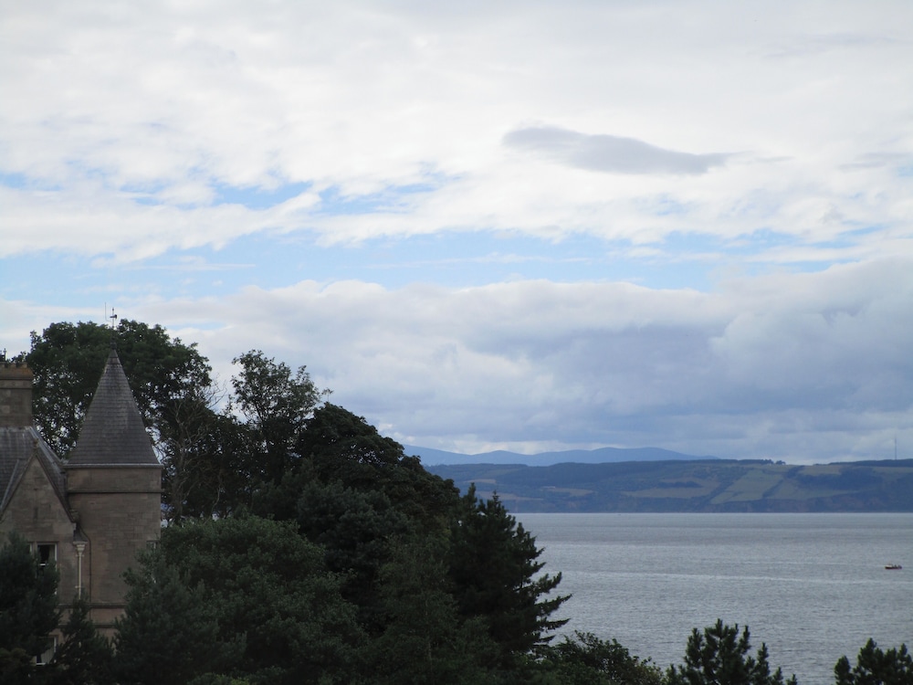 Invernairne guest house 75/78