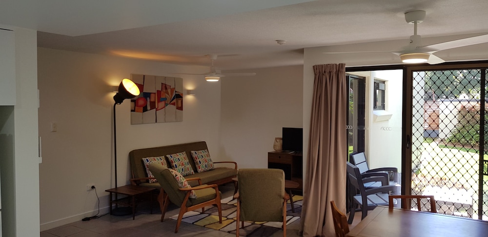 WINDWARD APARTMENTS 49/81