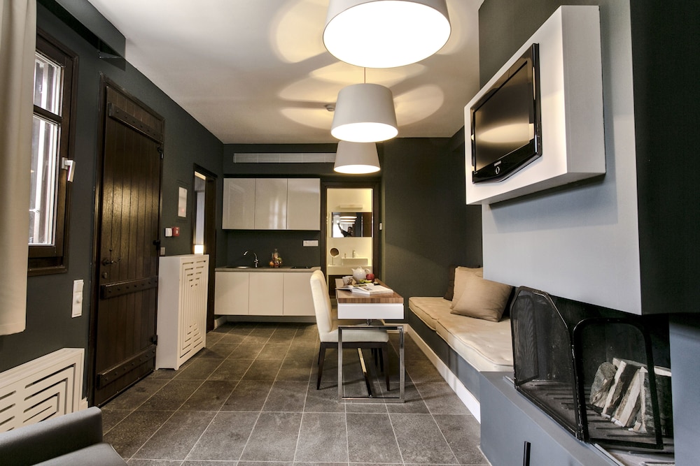 12 Months Luxury Resort 63/88