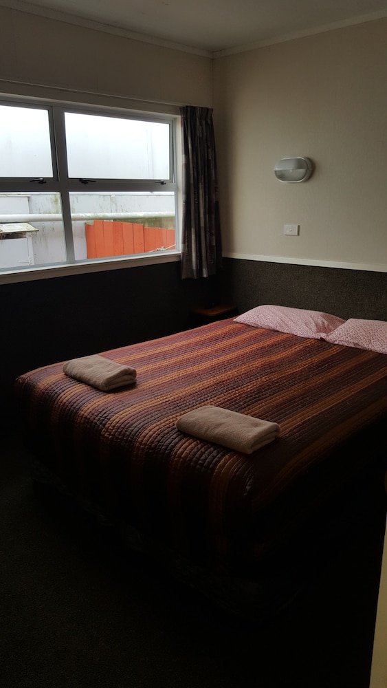Auckland North Shore Motels & Holiday Park 24/56