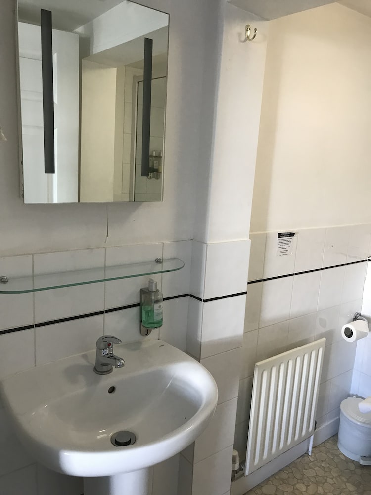 Kempfield House Hotel 44/50