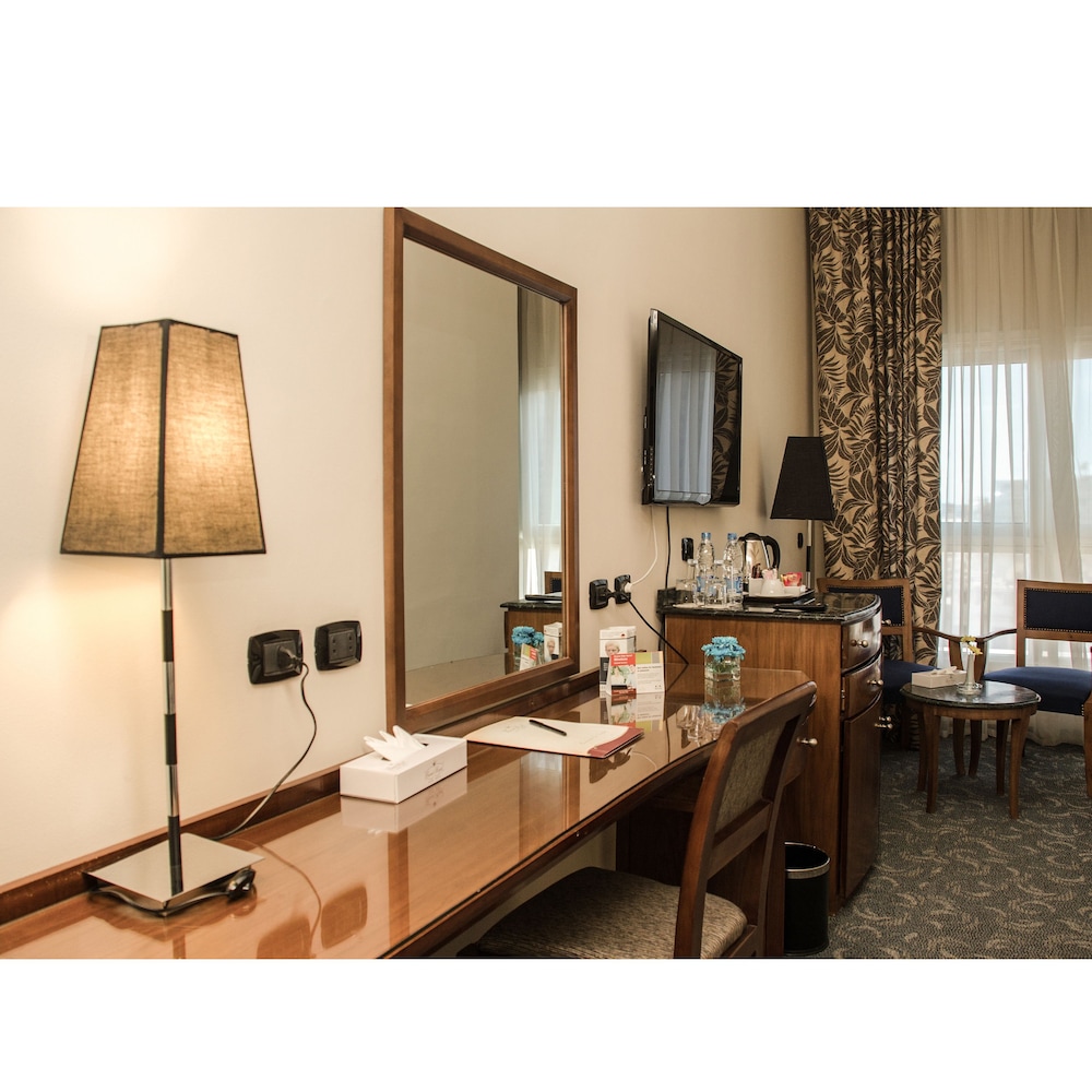 Cherry Maryski Hotel 17/50