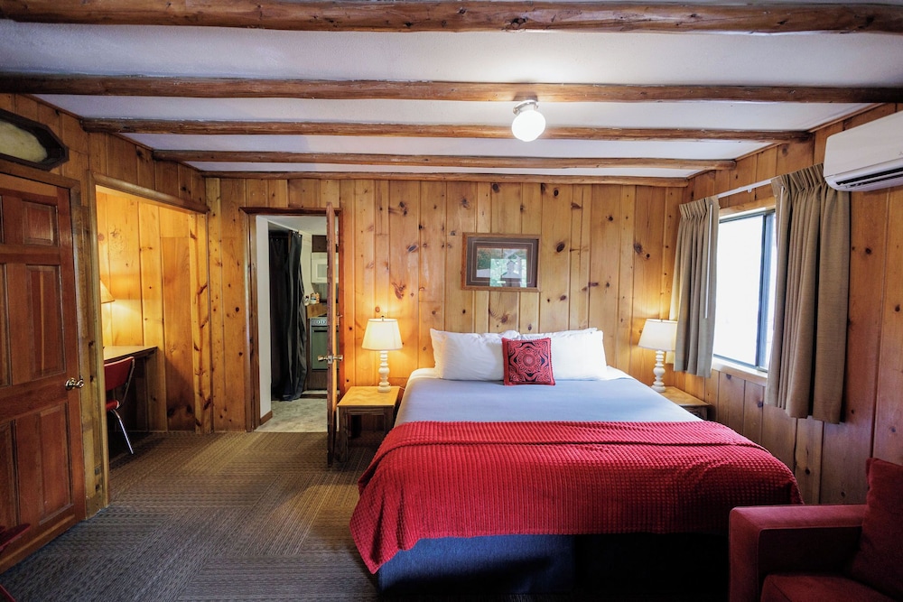 Hideaway, Suite, King Bed, Sofa