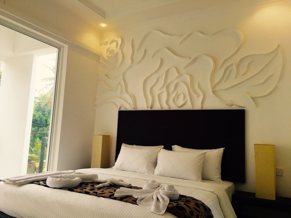8 Plus Motels 20/70