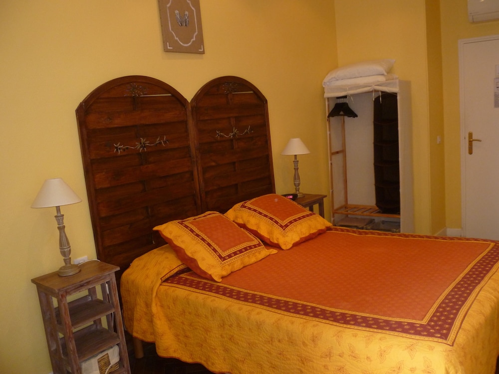 Hotel Victor Hugo 28/50