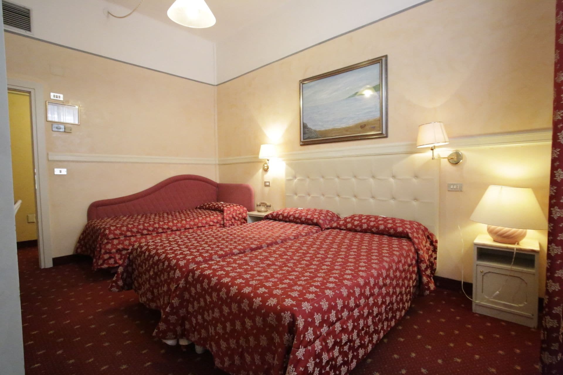 ROOM, QUADRUPLE