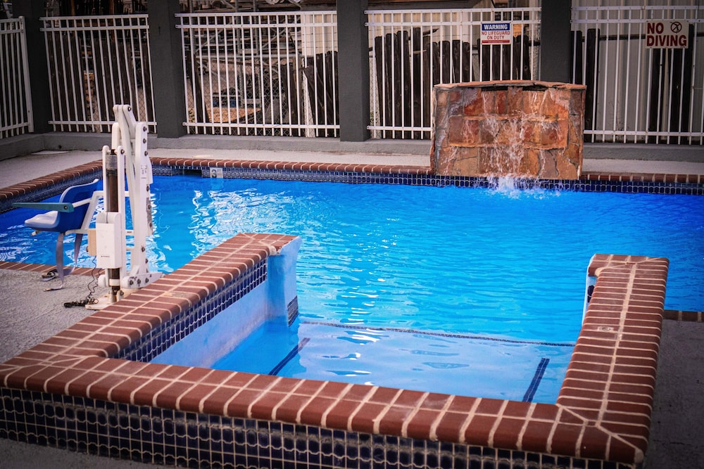 Rodeway Inn & Suites Corpus Christi Northwest 25/42