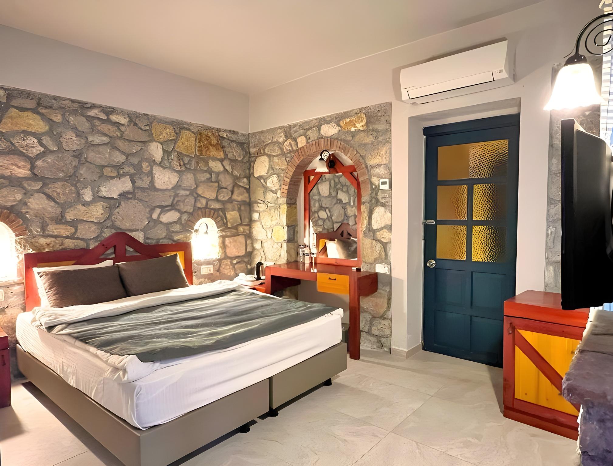 Stone, Family, Twin Beds, Sea View