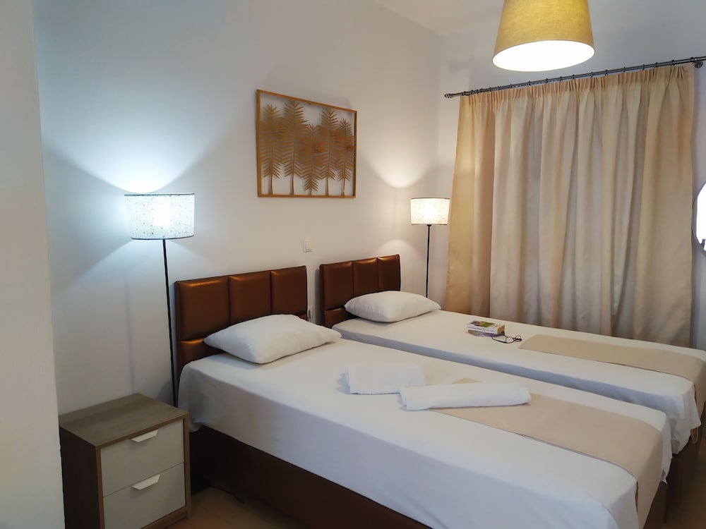 ARONIS APARTMENTS 25/58