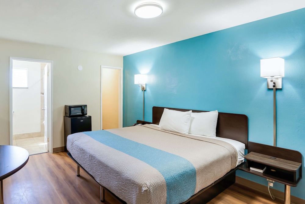 Motel6 Odessa, TX 2nd Street 9/26