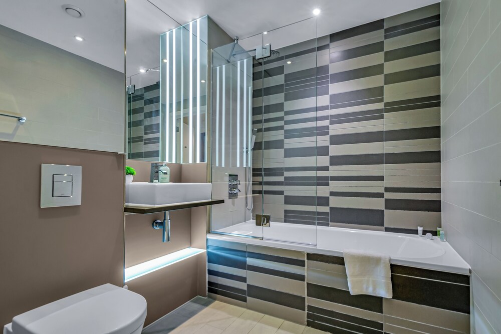 Avant Garde Apartments By Squa.Re 41/43