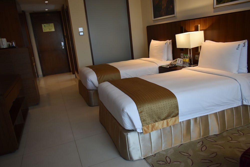 Holiday Inn Cochin 16/76
