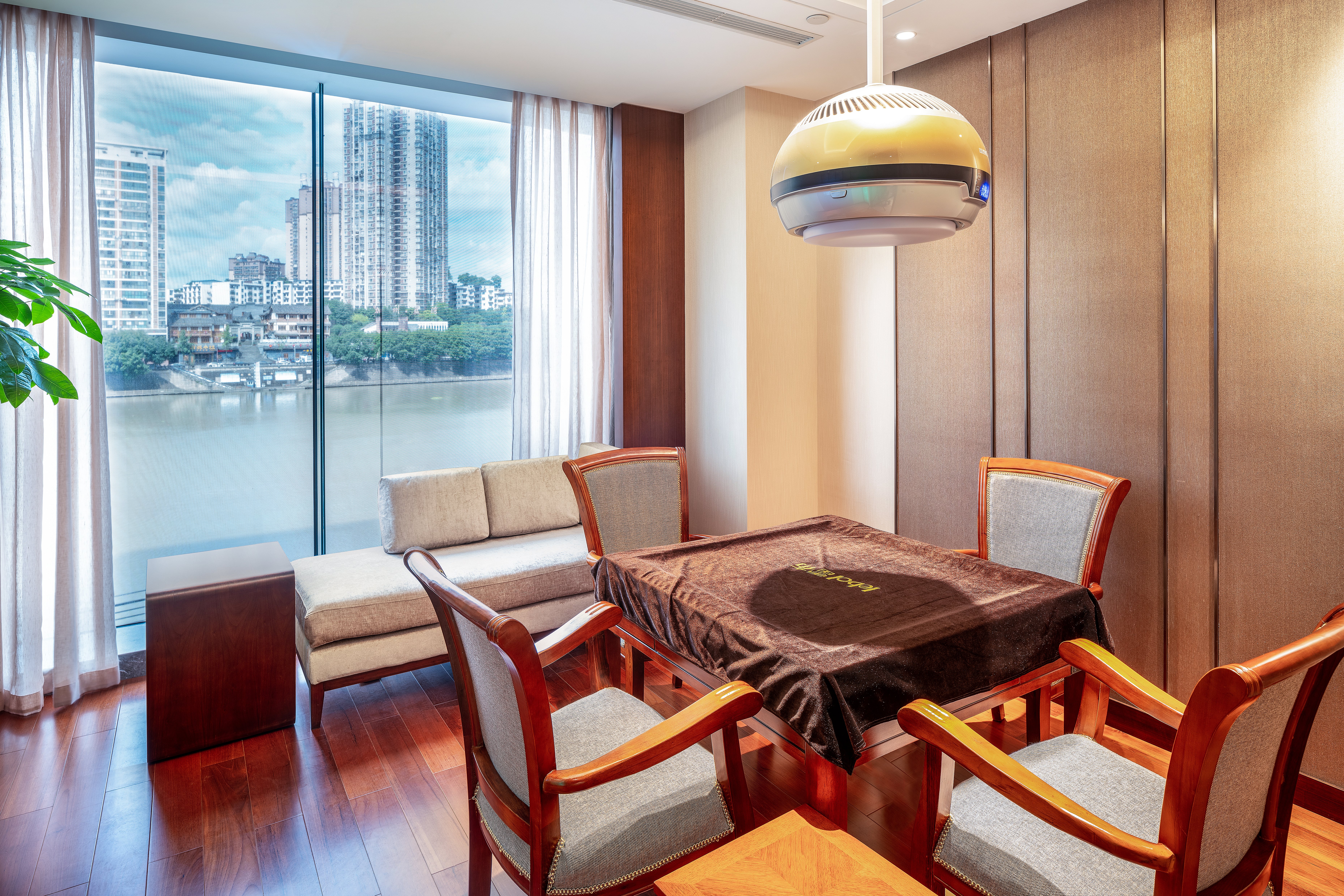 Holiday Inn Neijiang Riverside 50/81